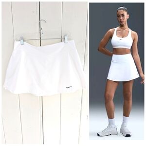⛳ SOLD Nike Dry Fit White Athletic Skort sz L